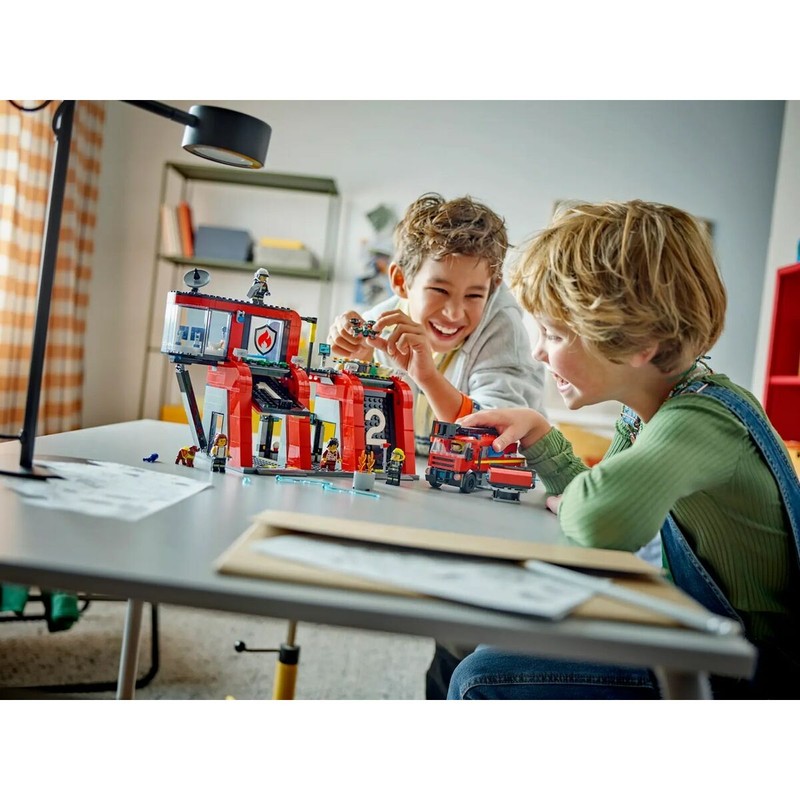 Figuras Acción Niños: Estación Bomberos LEGO City 60414 con Camión