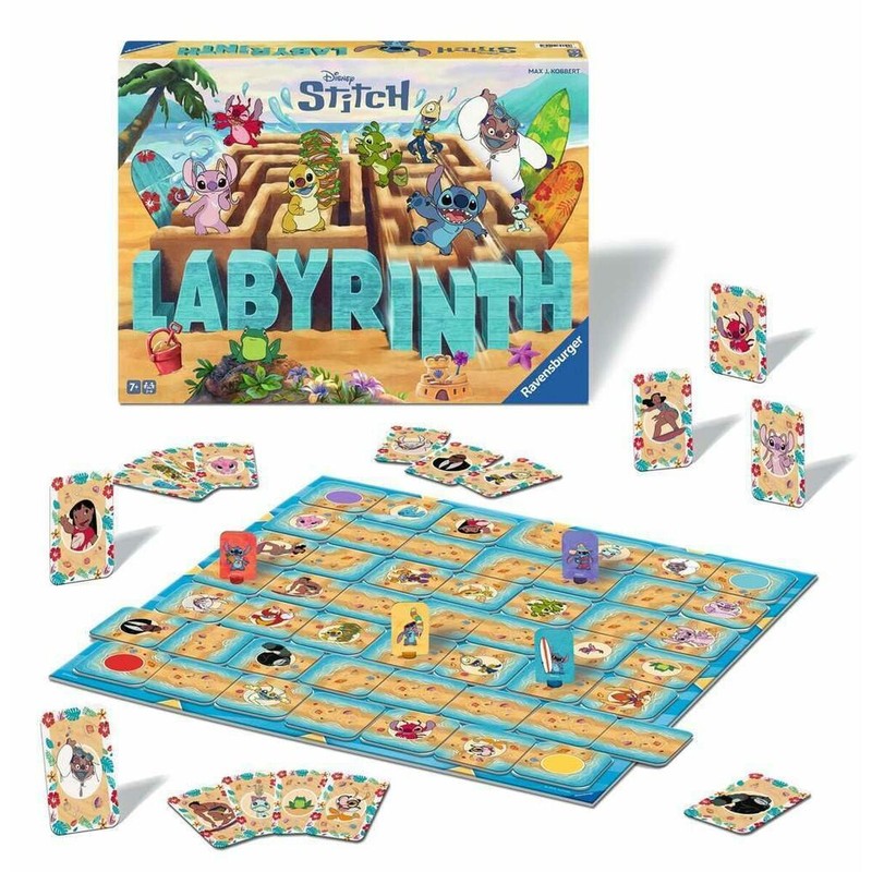 Niños jugando al juego de mesa educativo Laberinto Stitch con concentración.