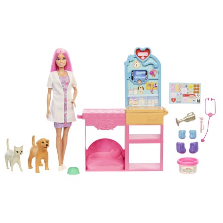 Niños jugando a ser veterinarios con Barbie