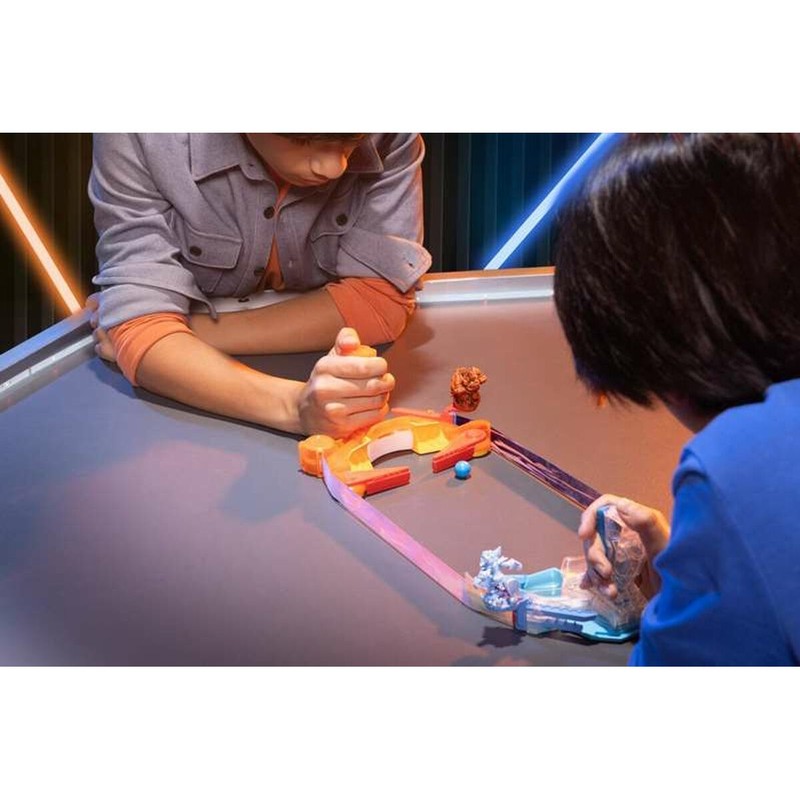 Juego portátil niños Bizak: figuras de combate con mochila escolar