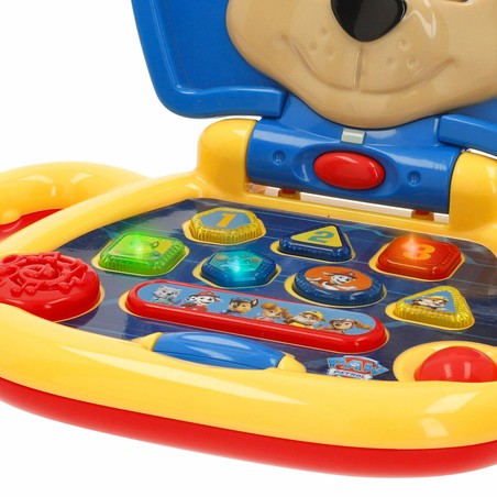 Niño jugando con ordenador Paw Patrol, un <strong>set construcción educativo</strong> para la mente