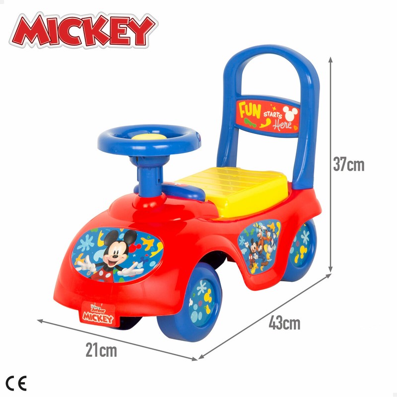 Juguete construcción motricidad fina: Niño jugando con Correpasillos Mickey
