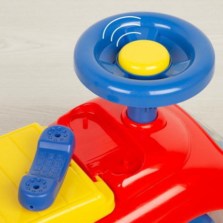 Bloques apilables bebé: Detalle del asiento y ruedas del Correpasillos
