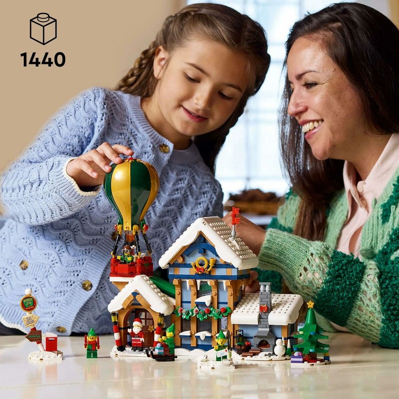 Maqueta detallada Lego ICONS Santa's Post Office con buzón de cartas