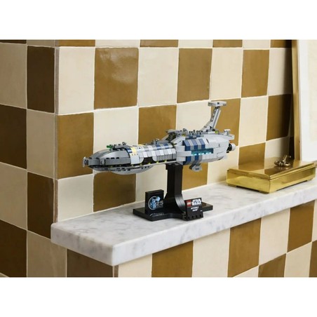 Set Lego Star Wars coleccionable Invisible Hand, vista frontal.