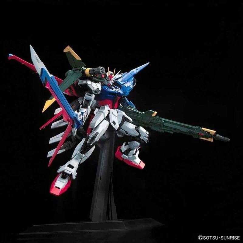 Vista trasera de la figura Gundam Perfect Strike montada