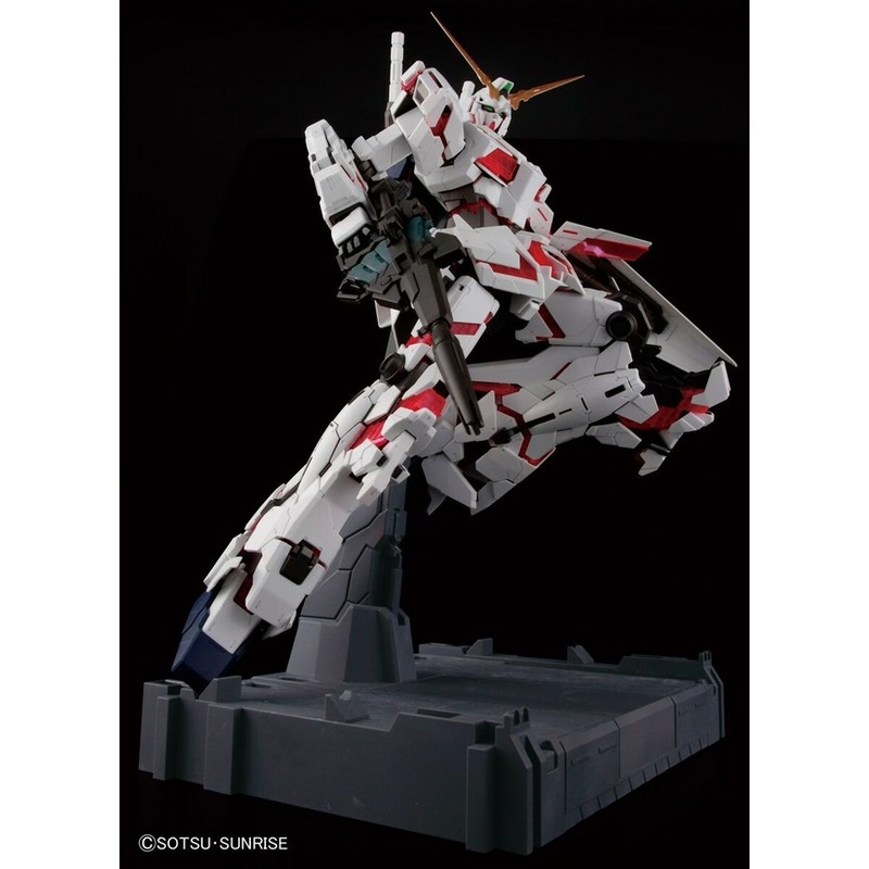 Figura coleccionable Gundam Unicorn articulada en pose de acción