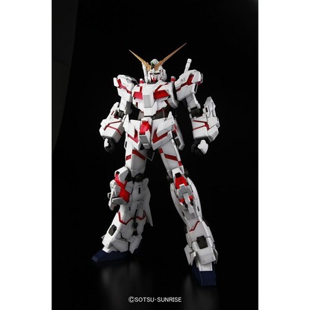 Vista trasera de la maqueta Gundam escala 1/60 con propulsores