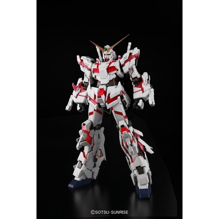 Primer plano de la cabeza del Unicorn Gundam PG con detalles