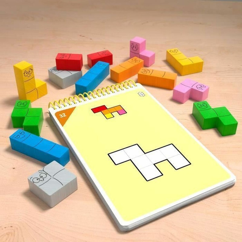 Niños jugando HABA Happy Worms, diversión en familia con juegos de mesa