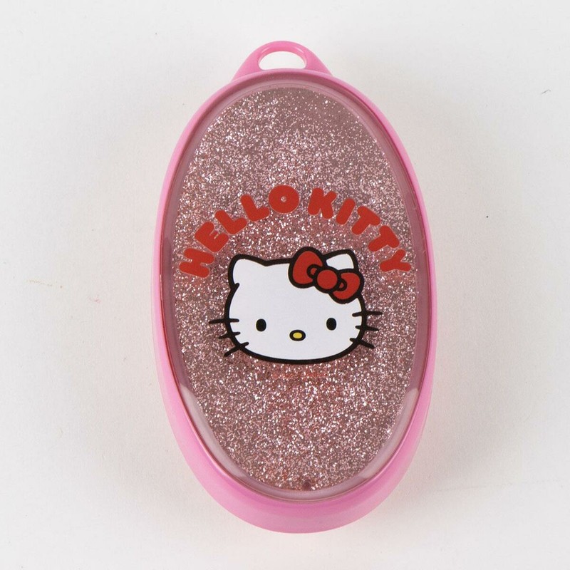 nina-sonriendo-con-collar-hello-kitty-accesorios-disfraz.jpg