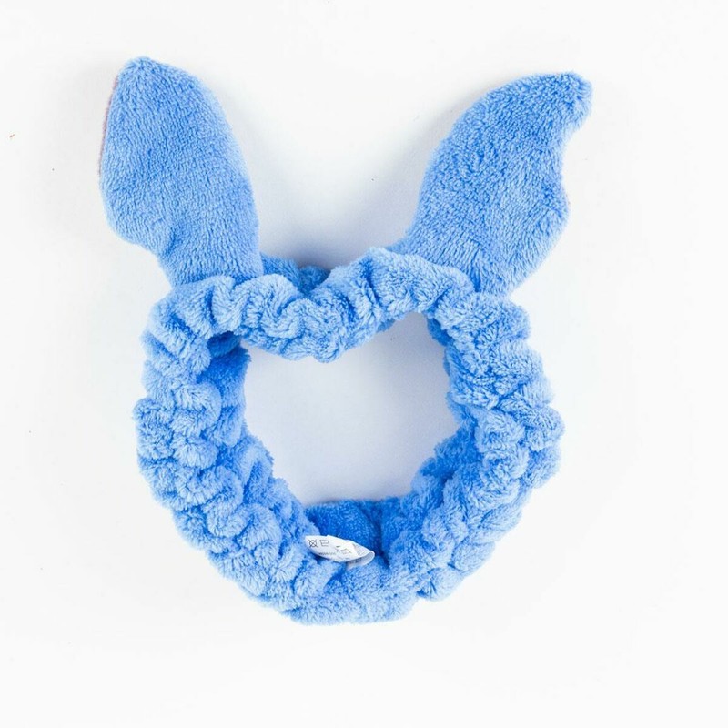 Primer plano de plastilina Stitch, colores vibrantes y seguros para niños.