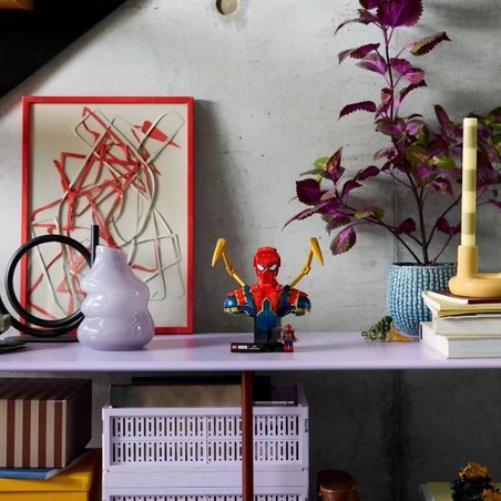 Figura coleccionable Spider-Man, mostrando las 379 piezas