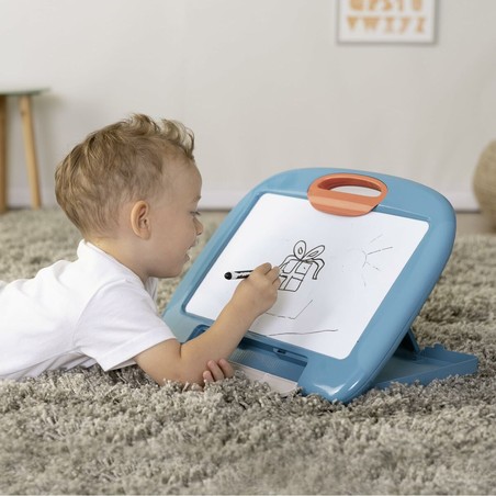 juguete construcción motricidad fina, niño apilando bloques