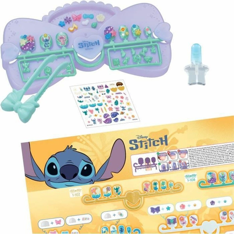 Detalle de pegatinas Stitch y uñas postizas infantiles del set