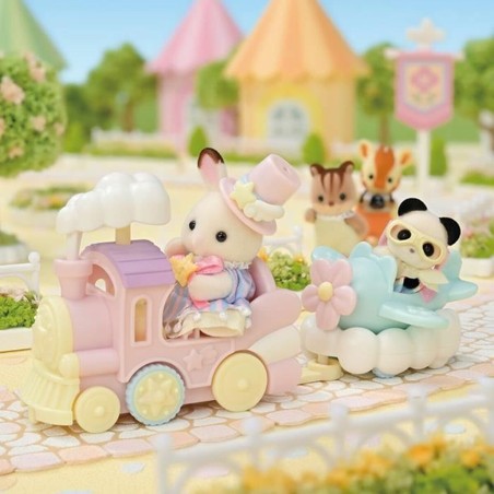 Personajes Sylvanian Families disfrutando del parque de atracciones