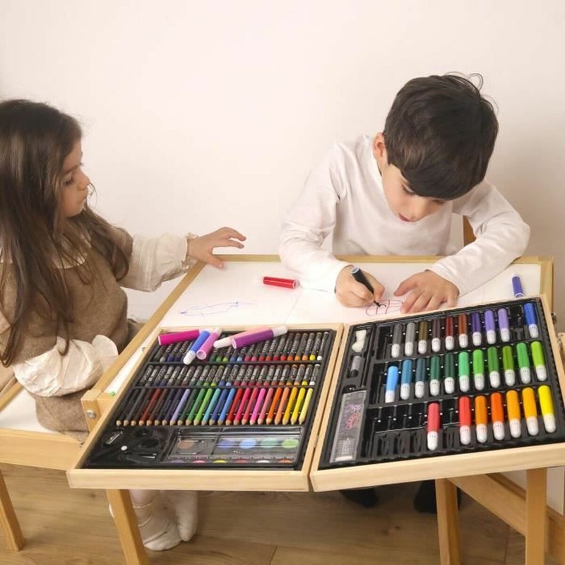 Estuche de arte infantil compacto y portátil listo para usar en mesa