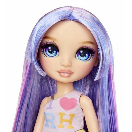 Primer plano de la Muñeca Rainbow High Violet, mirada llena de personalidad.