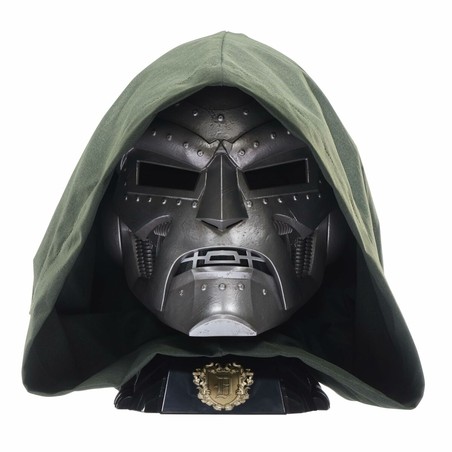 Versatilidad de la peluca plateada Hasbro para disfraces