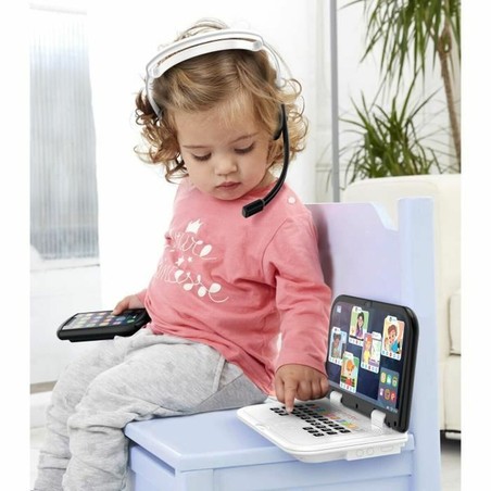 Juego de imitación teletrabajo infantil con teléfono y portátil