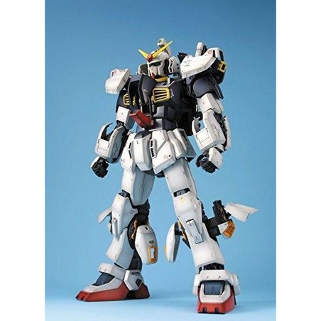 Figura Bandai GUN64872 con accesorios articulados