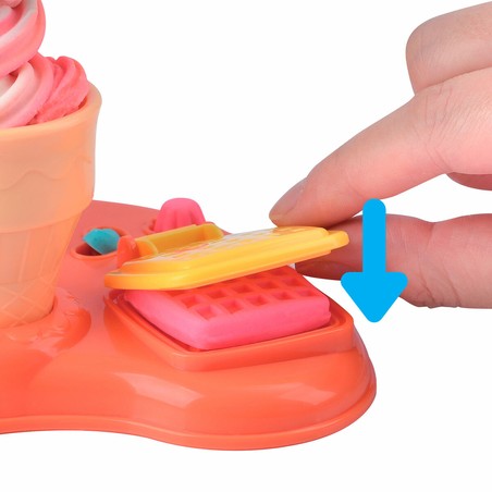 Primer plano de los botes de plastilina colores PlayGo.