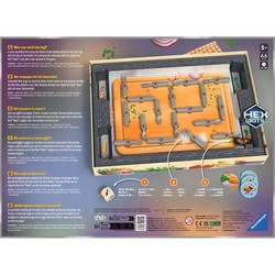Juego de mesa La Cucaracha Ravensburger en acción, con niños riendo y jugando. 2