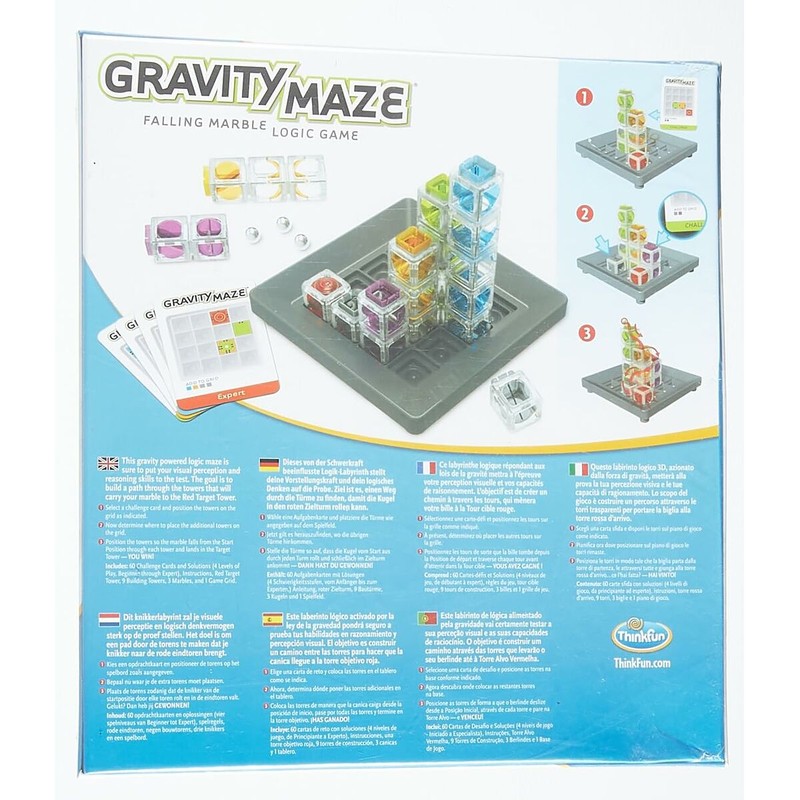 Primer plano de una canica rodando por el circuito de Gravity Maze
