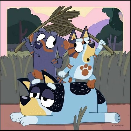 Niño resolviendo puzzle Bluey, mejora de habilidades